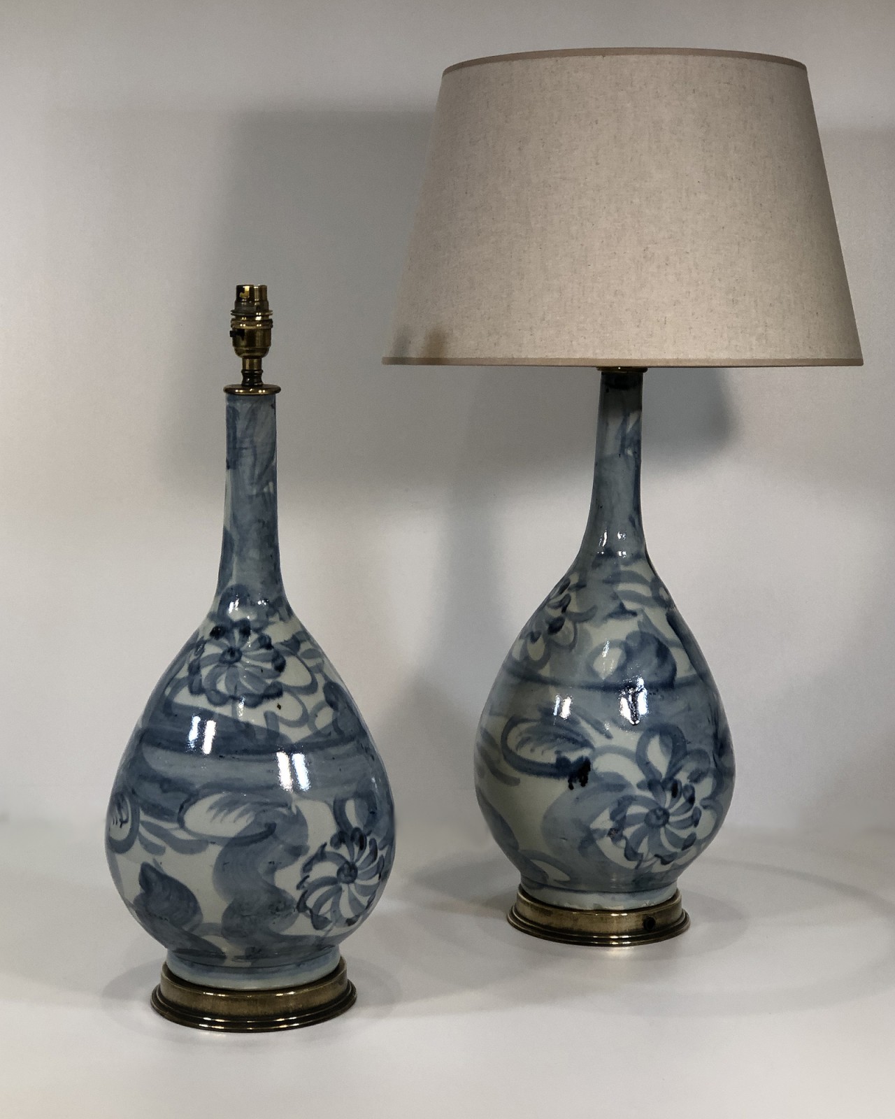 Pair Of Blue And White Ceramic Teardrop Lamps T5045 TYSON