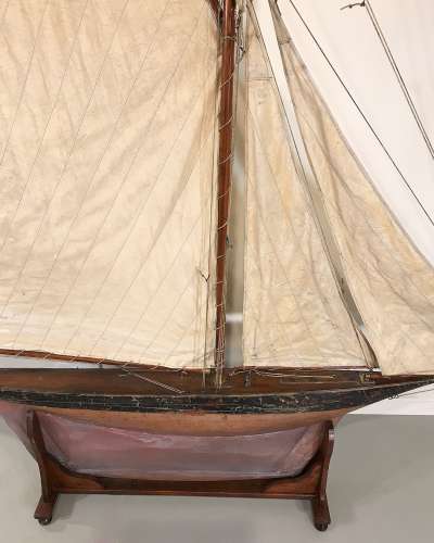 Fabulous Very Large English Pond Yacht With Great Slim Hull Circa 1930