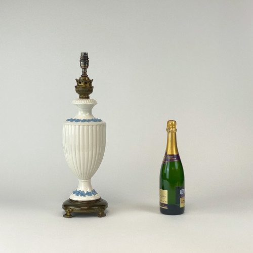 Pair Of Medium White Ceramic Wedgwood Urn Lamps On Antique Brass Bases
