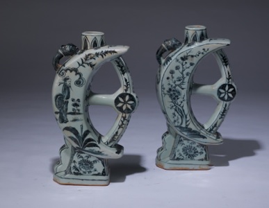 Pair Of Small Blue & White Crescent Shaped Vases (T3363)