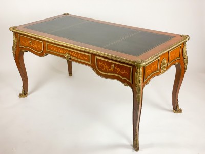 C1920 French Kingwood Desk With Leather Top (great condition) and beautiful decoration (T6664)