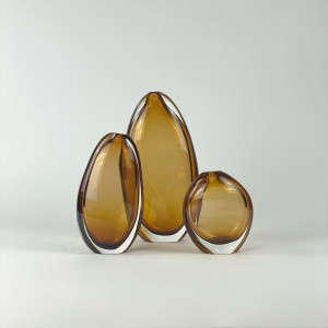Set Of Three amber 'Hollie' Vases (T7594)