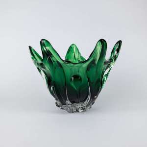 Closed Splash Bowl In Emerald Green Coloured Glass (T7732)